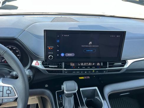 Certified 2025 Toyota Sienna XLE Woodland Edition AWD/4WD image 22