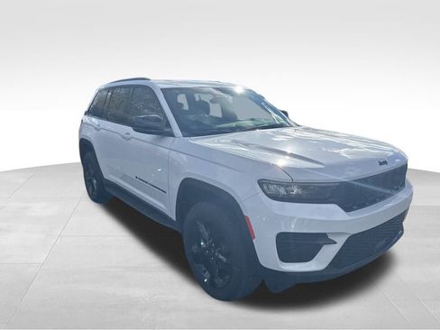 New 2025 Jeep Grand Cherokee Altitude AWD/4WD image 8