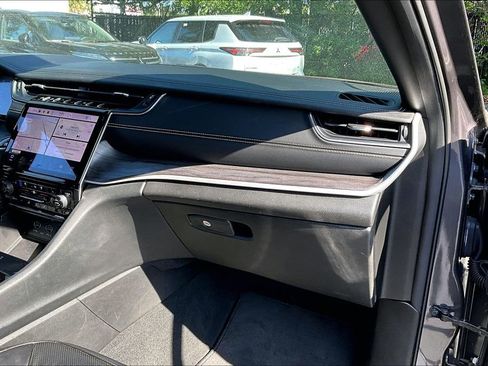 Used 2024 Jeep Grand Cherokee L Limited w/ Luxury Tech Group II image 27