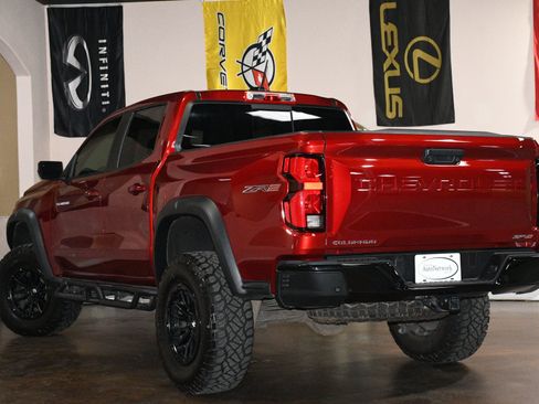 Used 2025 Chevrolet Colorado ZR2 w/ Technology Package AWD/4WD image 6
