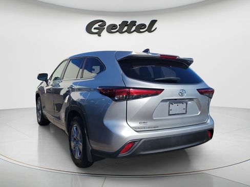 Used 2023 Toyota Highlander LE FWD image 12