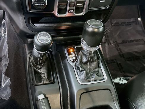 Used 2023 Jeep Wrangler Unlimited Sahara w/ Cold Weather Group AWD/4WD image 11