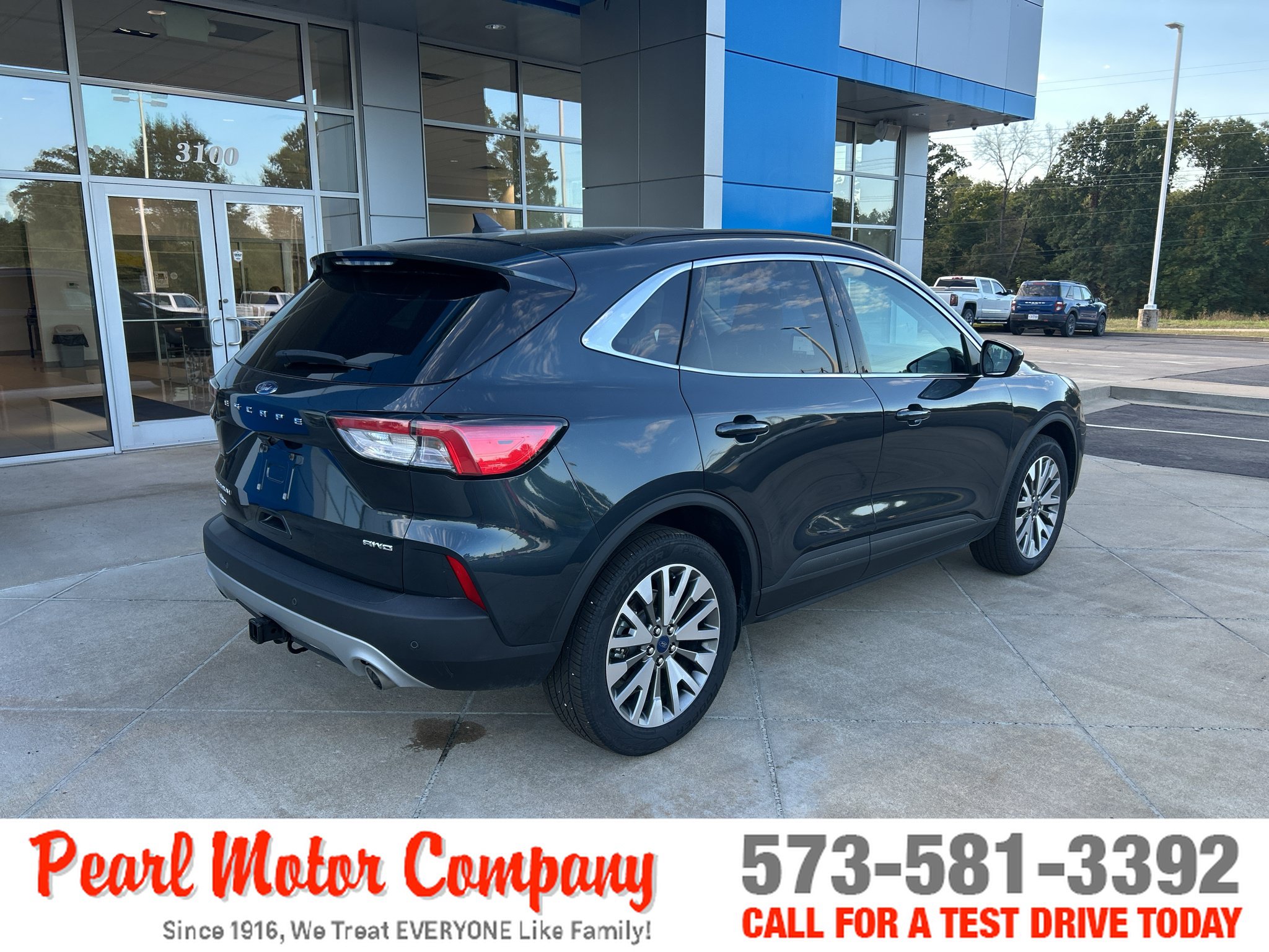 Used 2022 Ford Escape Titanium w/ Class II Trailer Tow Package AWD/4WD image 4