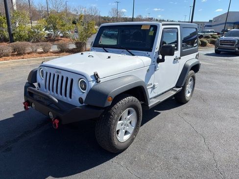 Used 2018 Jeep Wrangler Sport image 13