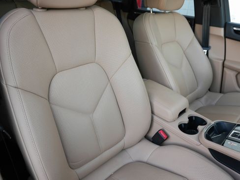 Used 2024 Porsche Macan image 14