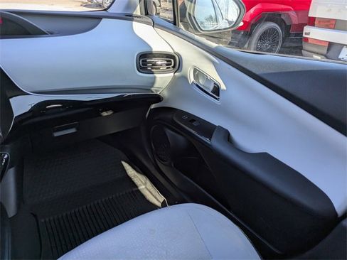 Used 2022 Toyota Prius LE image 15