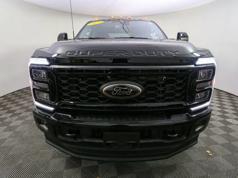 Used 2025 Ford F250 Lariat w/ Black Appearance Package AWD/4WD image 4