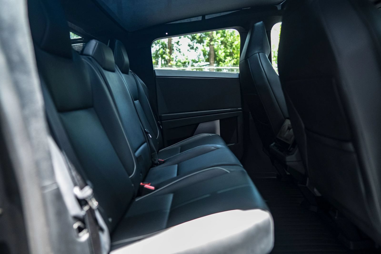 Used 2024 Tesla Cybertruck AWD Crew Cab image 22