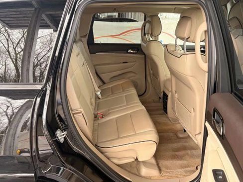 Used 2019 Jeep Grand Cherokee Overland AWD/4WD image 21
