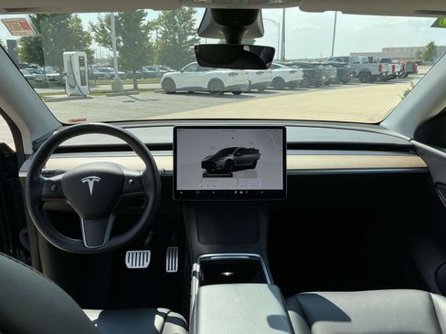 Used 2022 Tesla Model Y Performance image 13