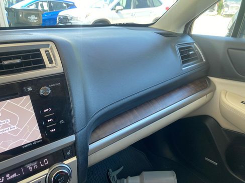Used 2016 Subaru Outback 2.5i Limited AWD/4WD image 29