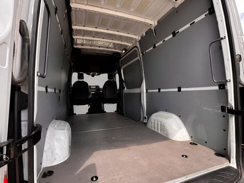 Used 2025 Mercedes-Benz Sprinter 2500 image 26