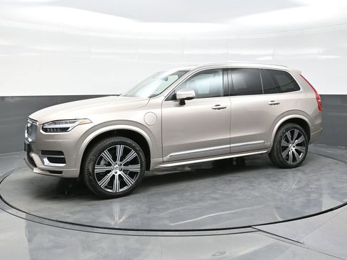 Used 2025 Volvo XC90 T8 Plus w/ Protection Package Premier image 3