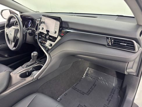 Used 2021 Toyota Camry SE w/ Convenience Package image 14