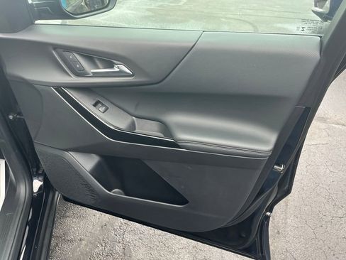 Used 2025 Chevrolet Equinox LT image 28