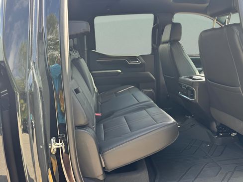 Used 2023 Chevrolet Silverado 1500 High Country w/ Technology Package AWD/4WD image 14