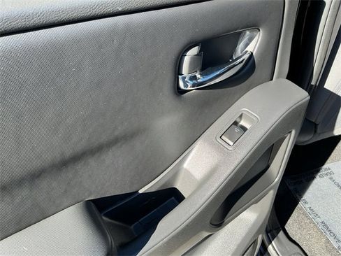 Used 2023 Nissan Frontier SV image 18