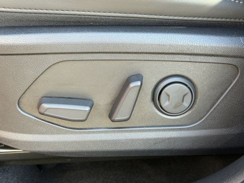 Certified 2025 Kia Sorento S w/ Panoramic Sunroof Package FWD image 16