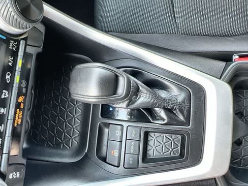 Used 2021 Toyota RAV4 LE w/ Carpet Mat Package (TMS) FWD image 16