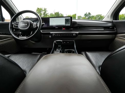 Used 2025 Kia Carnival EX FWD image 39