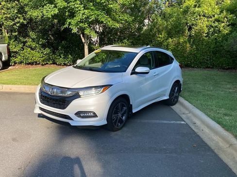 Used 2019 Honda HR-V Touring image 3