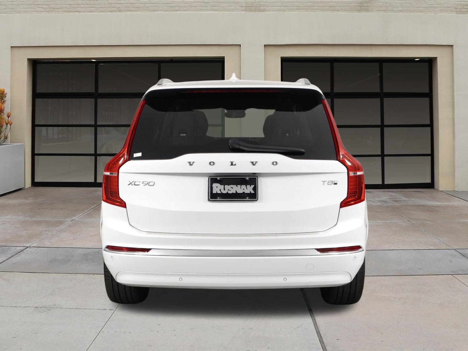 Certified 2025 Volvo XC90 T8 Plus w/ Protection Package Premier AWD/4WD image 5