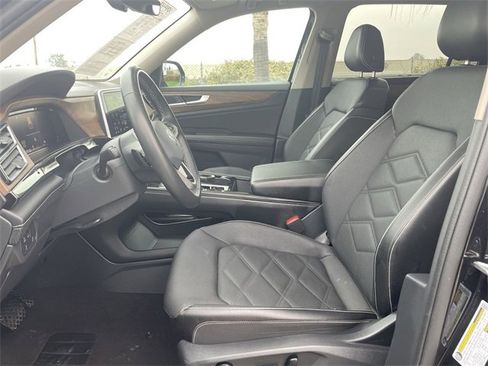 Used 2024 Volkswagen Atlas SE image 18