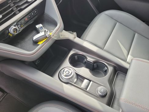 Used 2026 Ford Explorer Active w/ Active Comfort Package RWD image 8