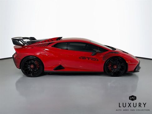 Used 2022 Lamborghini Huracan STO image 5