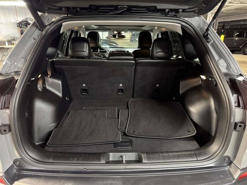 Used 2020 Jeep Cherokee Latitude Plus w/ Cold Weather Group image 15