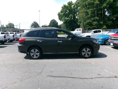 Used 2017 Nissan Pathfinder SV w/ SV Tech Package AWD/4WD image 5