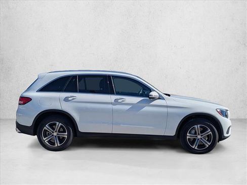Used 2017 Mercedes-Benz GLC 300 4MATIC image 4
