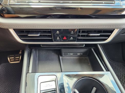 Used 2024 Volkswagen Atlas Peak Edition SE AWD/4WD image 19