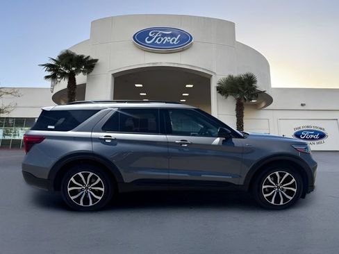 Certified 2022 Ford Explorer ST-Line w/ Class IV Trailer Tow Package RWD image 5