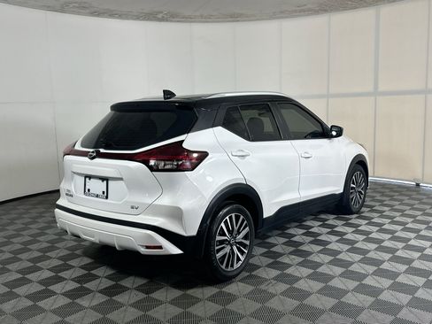 Used 2022 Nissan Kicks SV FWD image 3