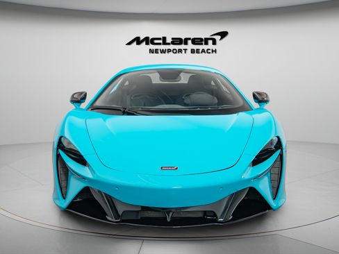 Used 2023 McLaren Artura RWD image 2