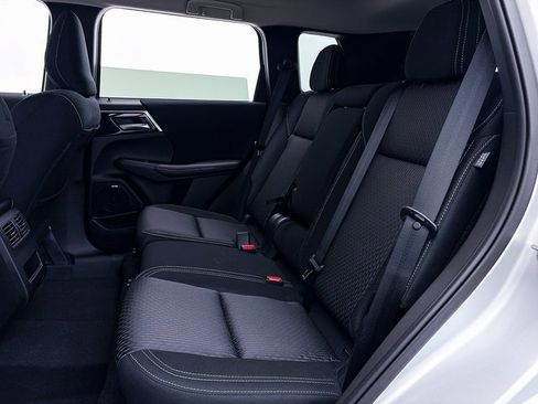 New 2025 Mitsubishi Outlander ES image 24