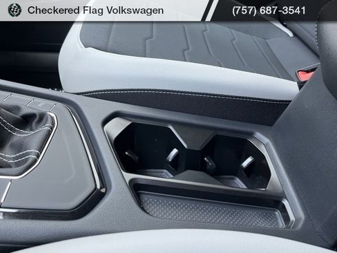 New 2025 Volkswagen Taos SE image 39
