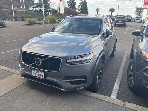Used 2017 Volvo XC90 T6 Momentum w/ Vision Package image 2