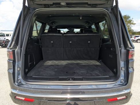 Used 2024 Jeep Wagoneer L Series II w/ Flexible Seating Group image 13