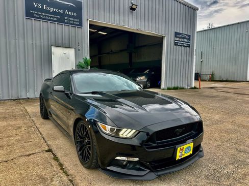 Used 2017 Ford Mustang GT w/ GT Performance Package RWD image 8