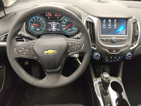 Used 2017 Chevrolet Cruze LT FWD image 22