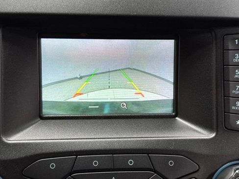Used 2018 Ford Edge SE FWD image 3