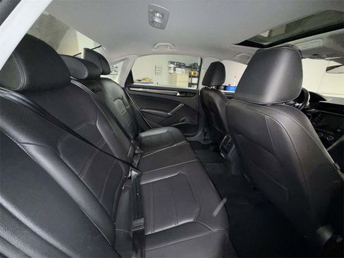 Used 2020 Volkswagen Passat 2.0T R-Line image 16