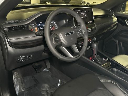Used 2023 Jeep Compass Latitude AWD/4WD image 16