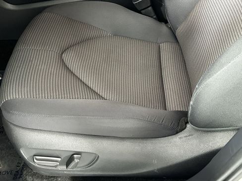 Used 2025 Toyota Highlander LE FWD image 12