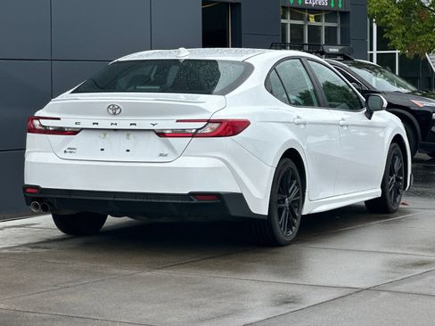 Used 2025 Toyota Camry SE AWD/4WD image 3