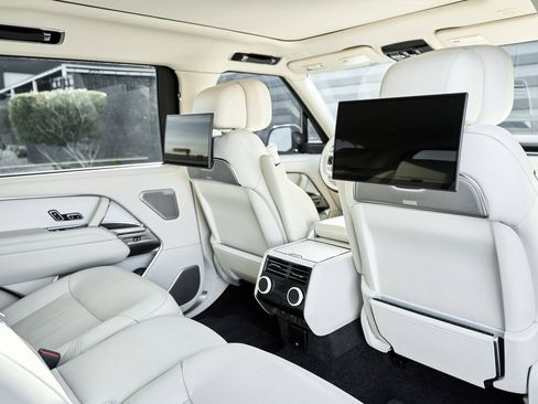 Used 2024 Land Rover Range Rover SV image 41