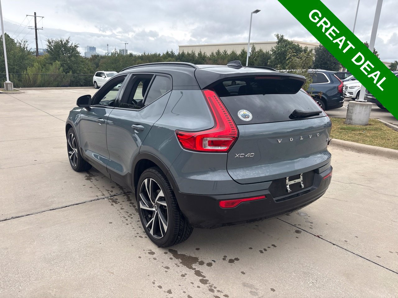 Used 2021 Volvo XC40 T5 R-Design w/ Advanced Package AWD/4WD image 3