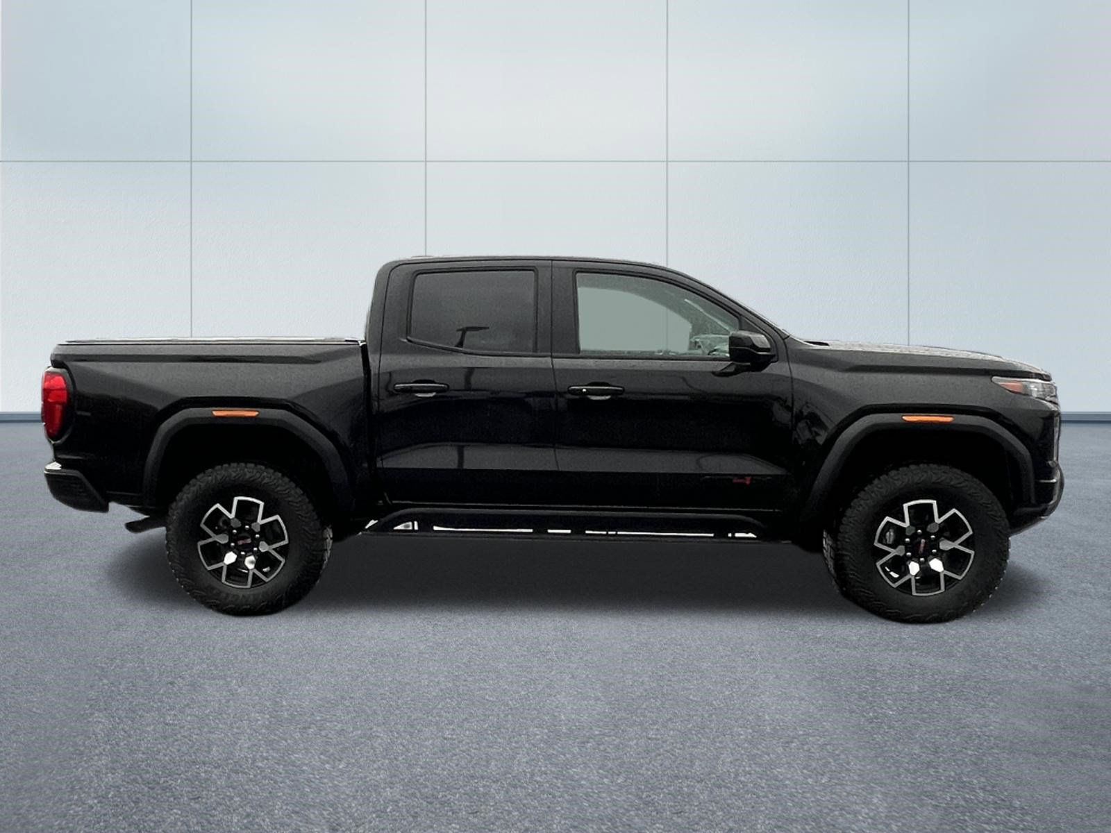 Used 2024 GMC Canyon AT4X AWD/4WD image 7